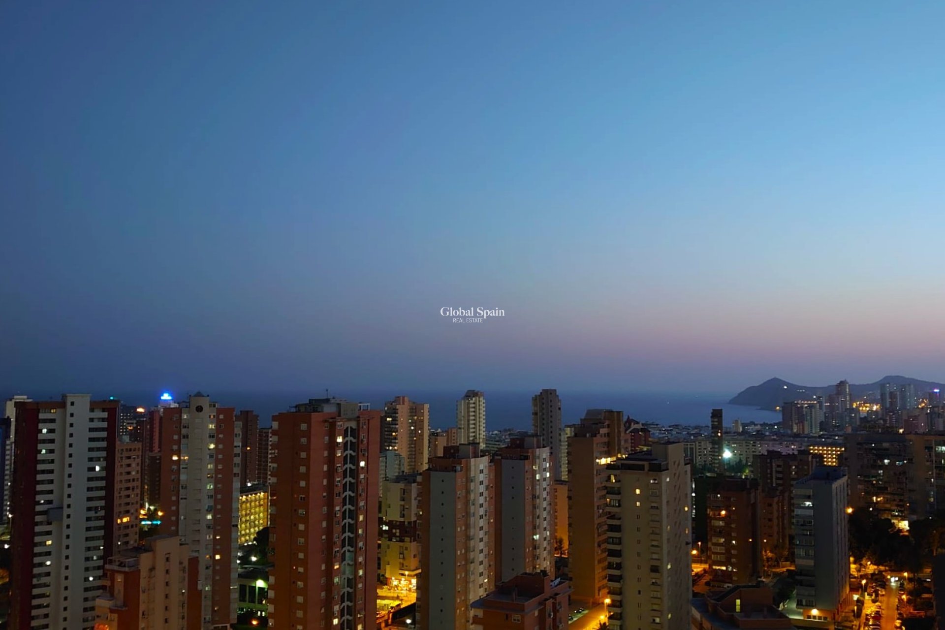 Wederverkoop - APPARTEMENT -
BENIDORM - Levante