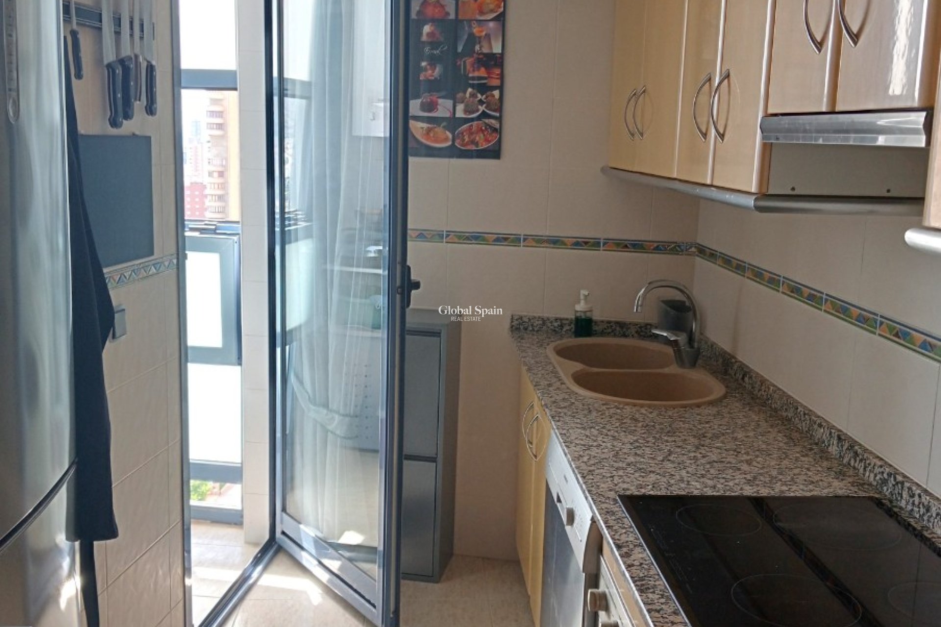 Wederverkoop - APPARTEMENT -
BENIDORM - Levante
