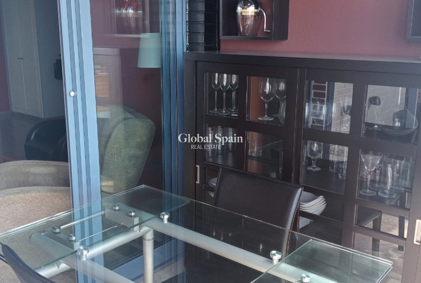 Wederverkoop - APPARTEMENT -
BENIDORM - Levante