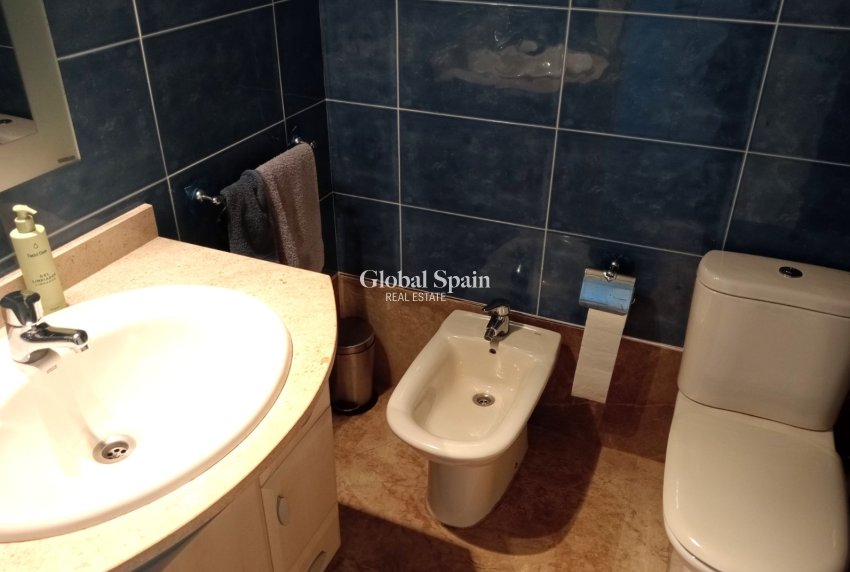 Wederverkoop - APPARTEMENT -
BENIDORM - Levante