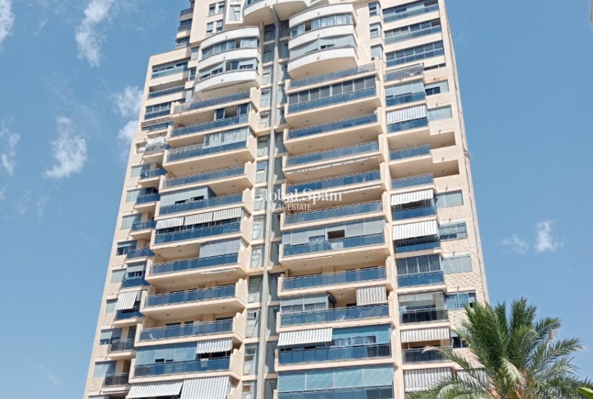 Wederverkoop - APPARTEMENT -
BENIDORM - Levante