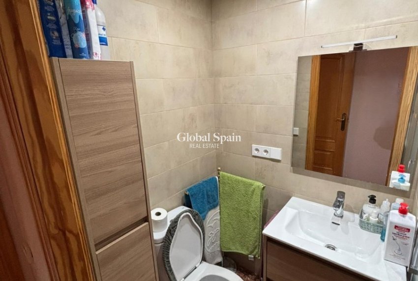 Wederverkoop - APPARTEMENT -
BENIDORM - Levante
