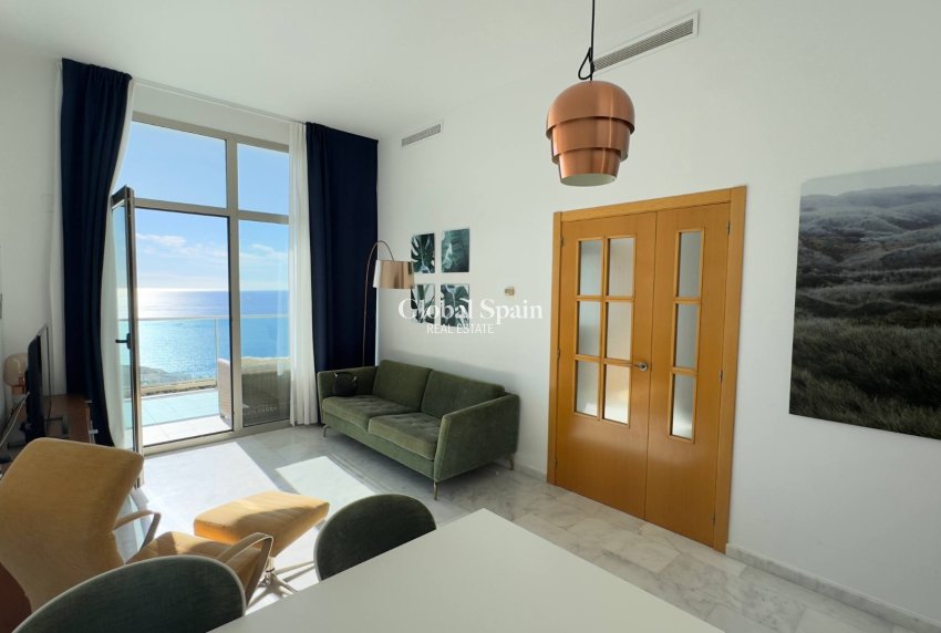 Wederverkoop - APPARTEMENT -
BENIDORM - Levante
