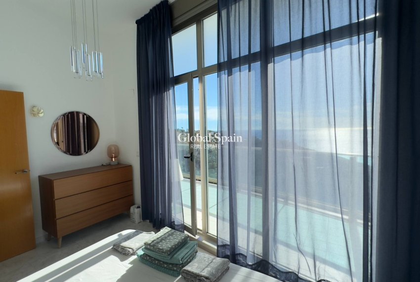 Wederverkoop - APPARTEMENT -
BENIDORM - Levante