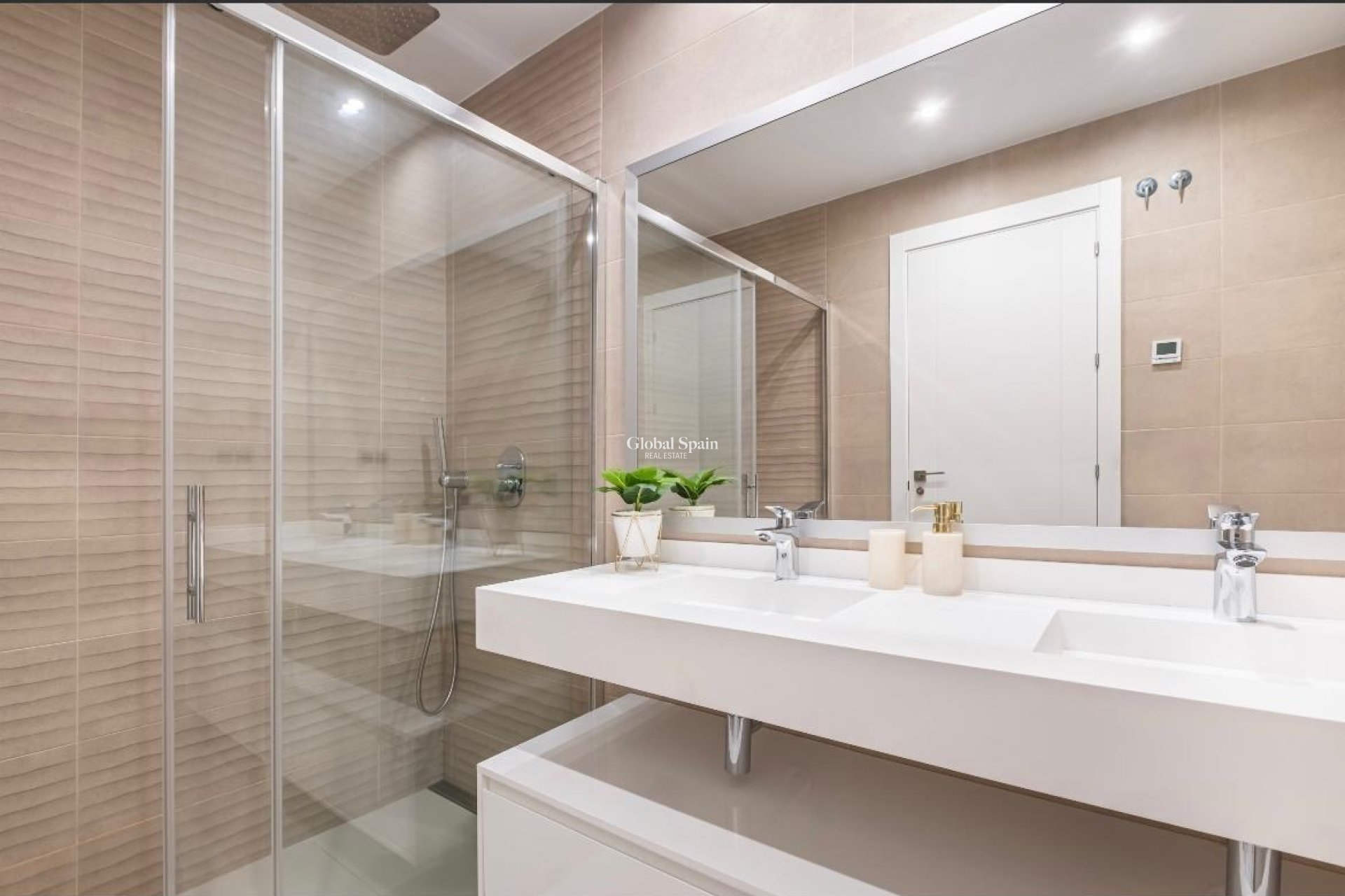 Wederverkoop - APPARTEMENT -
BENIDORM - Playa de Poniente