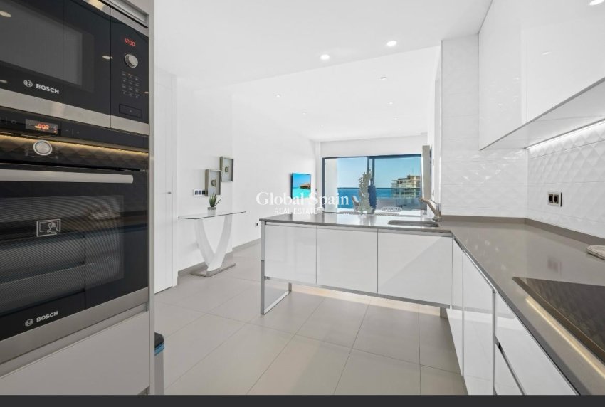 Wederverkoop - APPARTEMENT -
BENIDORM - Playa de Poniente