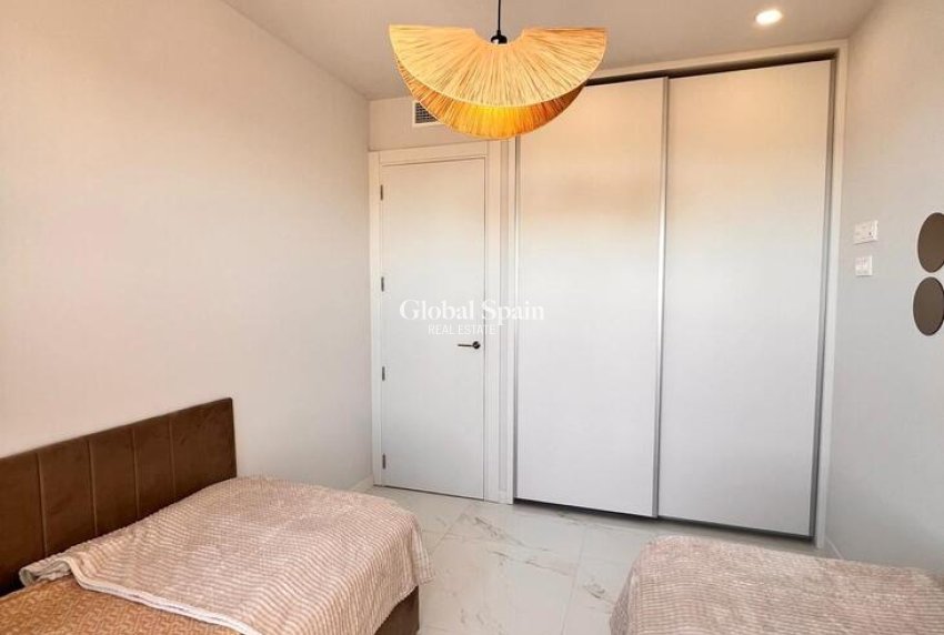 Wederverkoop - APPARTEMENT -
BENIDORM - Playa de Poniente