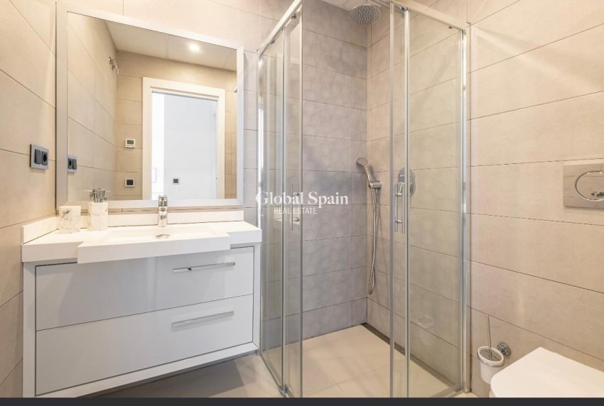 Wederverkoop - APPARTEMENT -
BENIDORM - Playa de Poniente