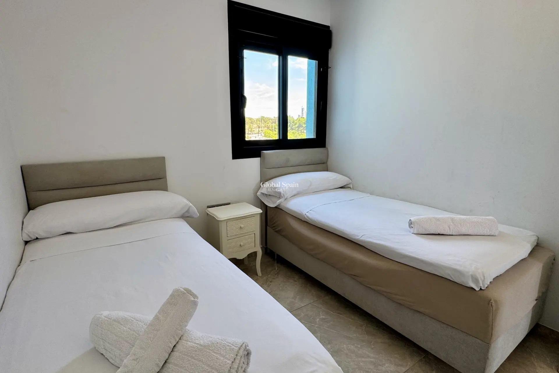 Wederverkoop - APPARTEMENT -
BENIDORM - Playa de Poniente