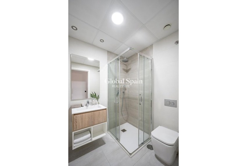 Wederverkoop - APPARTEMENT -
BENIDORM - Zona de Poniente