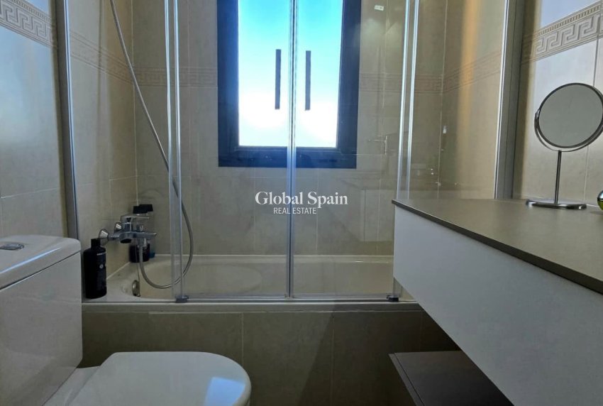 Wederverkoop - APPARTEMENT -
BENIDORM - Zona de Poniente