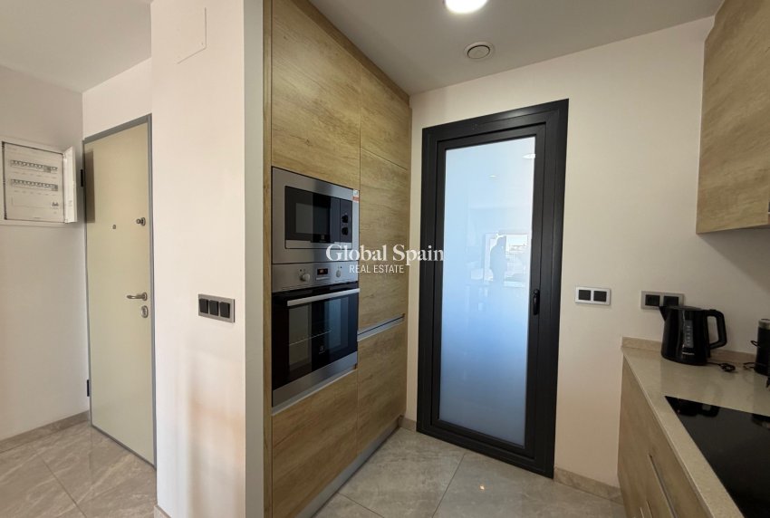 Wederverkoop - APPARTEMENT -
BENIDORM - Zona de Poniente