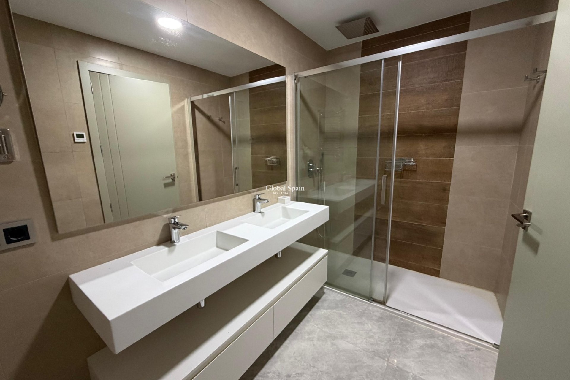 Wederverkoop - APPARTEMENT -
BENIDORM - Zona de Poniente