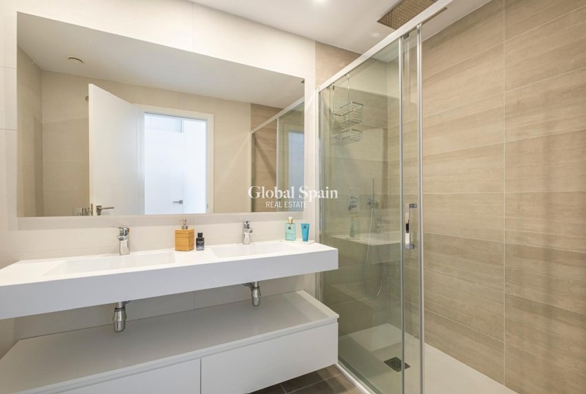 Wederverkoop - APPARTEMENT -
BENIDORM - Zona de Poniente