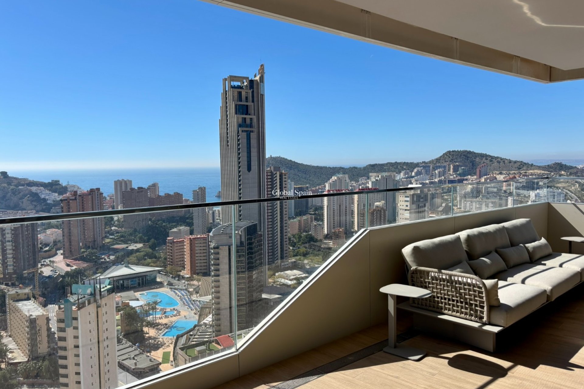 Wederverkoop - APPARTEMENT -
BENIDORM - Zona de Poniente