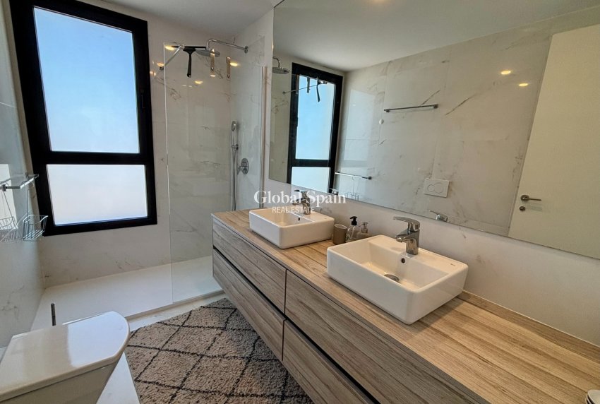 Wederverkoop - APPARTEMENT -
BENIDORM - Zona de Poniente