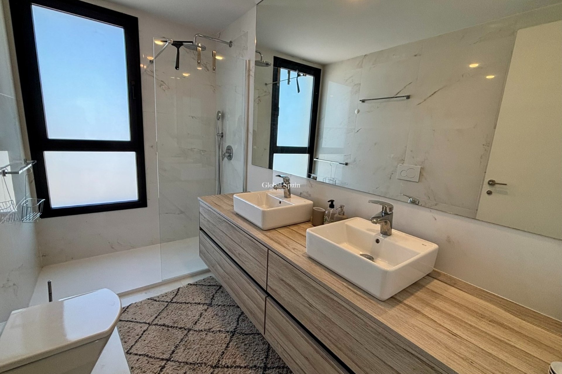 Wederverkoop - APPARTEMENT -
BENIDORM - Zona de Poniente