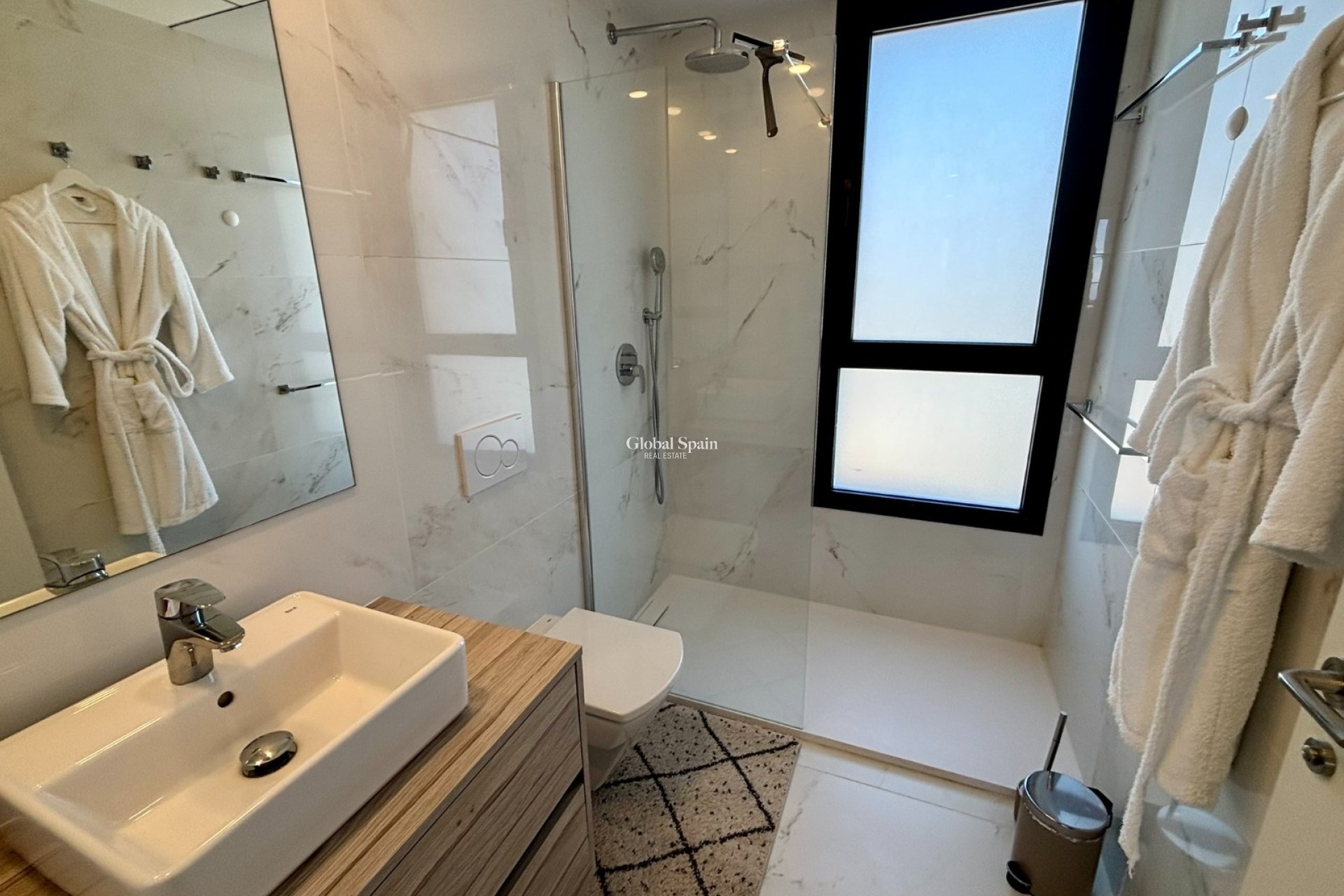 Wederverkoop - APPARTEMENT -
BENIDORM - Zona de Poniente
