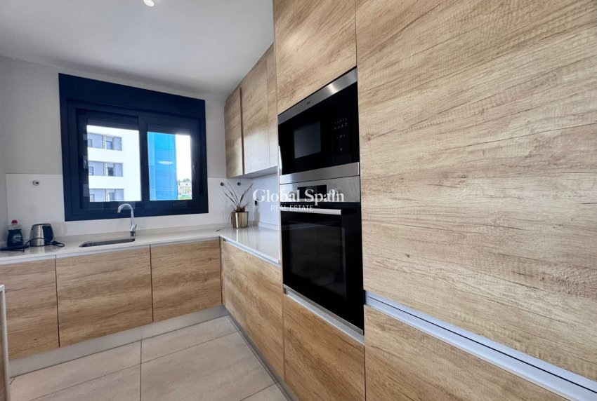 Wederverkoop - APPARTEMENT -
BENIDORM - Zona de Poniente