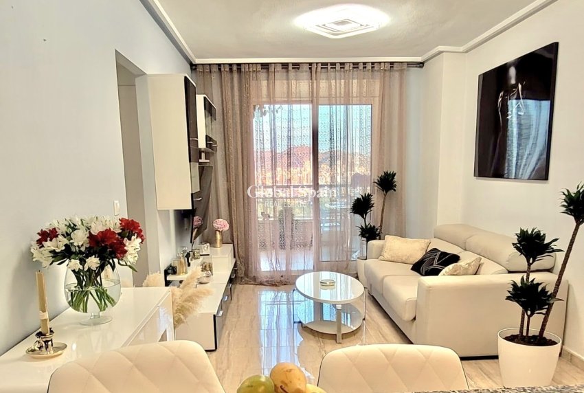 Wederverkoop - APPARTEMENT -
BENIDORM - Zona de Poniente