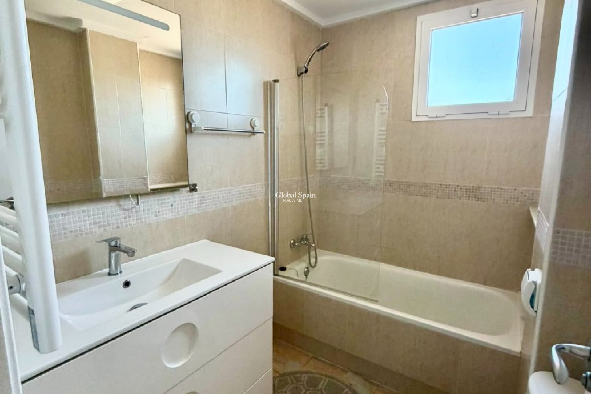 Wederverkoop - APPARTEMENT -
BENIDORM - Zona de Poniente
