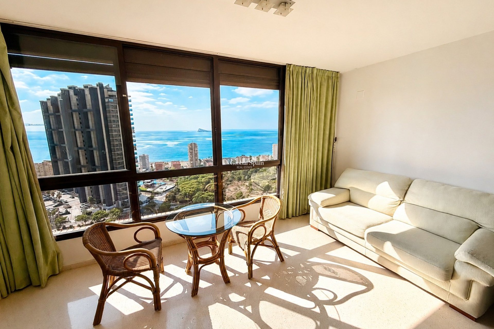 Wederverkoop - APPARTEMENT -
BENIDORM - Zona de Poniente
