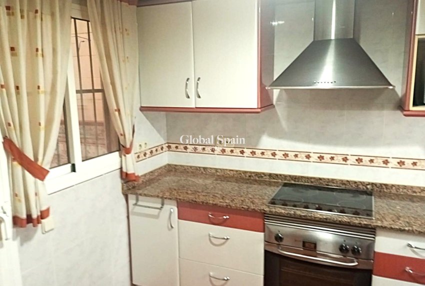 Wederverkoop - APPARTEMENT -
BENIDORM - Zona de Poniente
