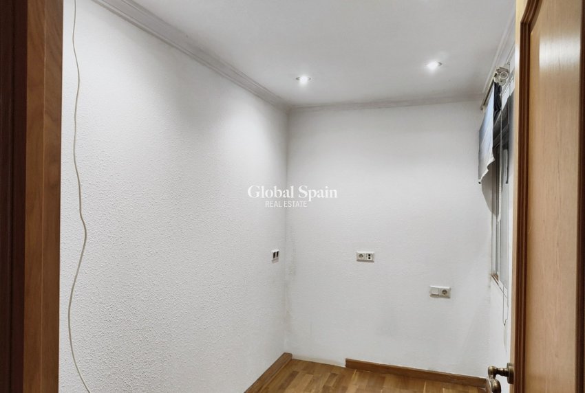 Wederverkoop - APPARTEMENT -
BENIDORM - Zona de Poniente