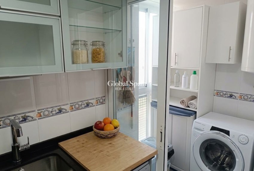 Wederverkoop - APPARTEMENT -
BENIDORM - Zona de Poniente