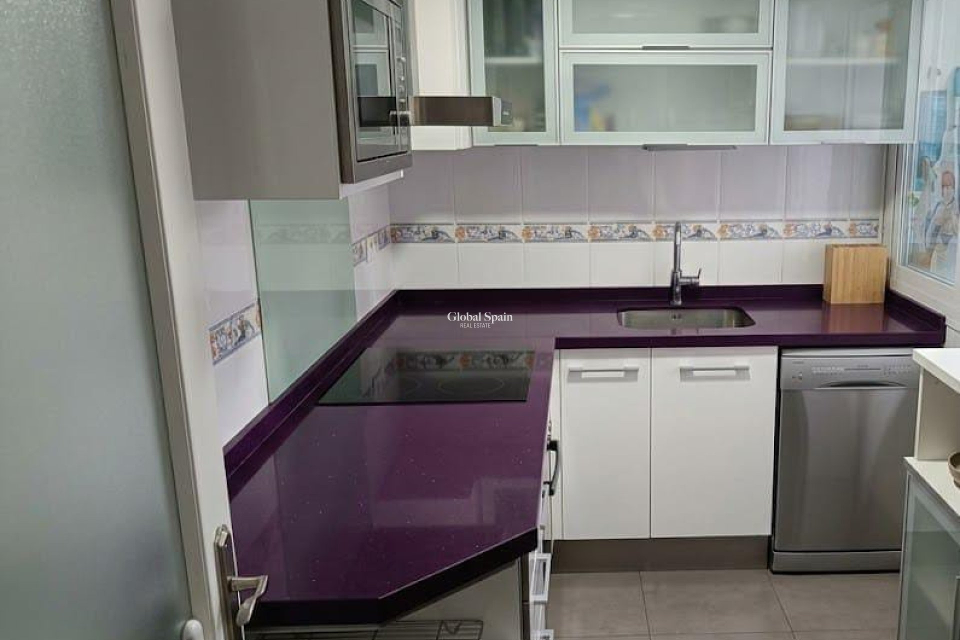 Wederverkoop - APPARTEMENT -
BENIDORM - Zona de Poniente