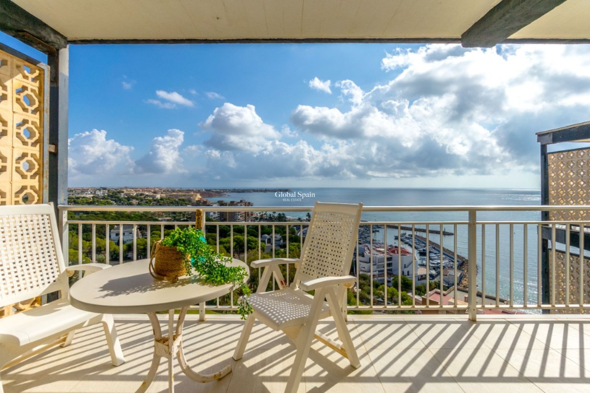 Wederverkoop - Appartement -
CAMPOAMOR