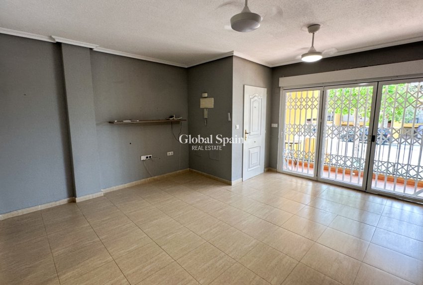 Wederverkoop - APPARTEMENT -
DAYA NUEVA - Costa Blanca Sur