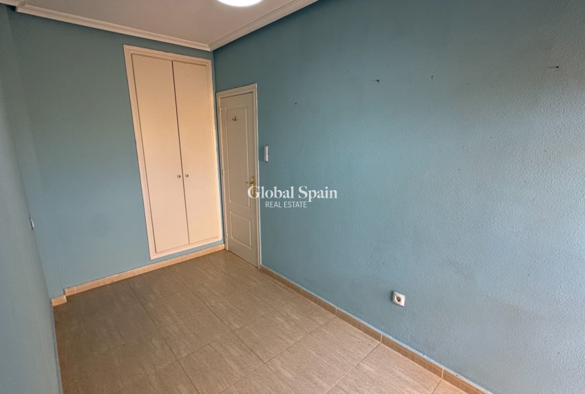 Wederverkoop - APPARTEMENT -
DAYA NUEVA - Costa Blanca Sur