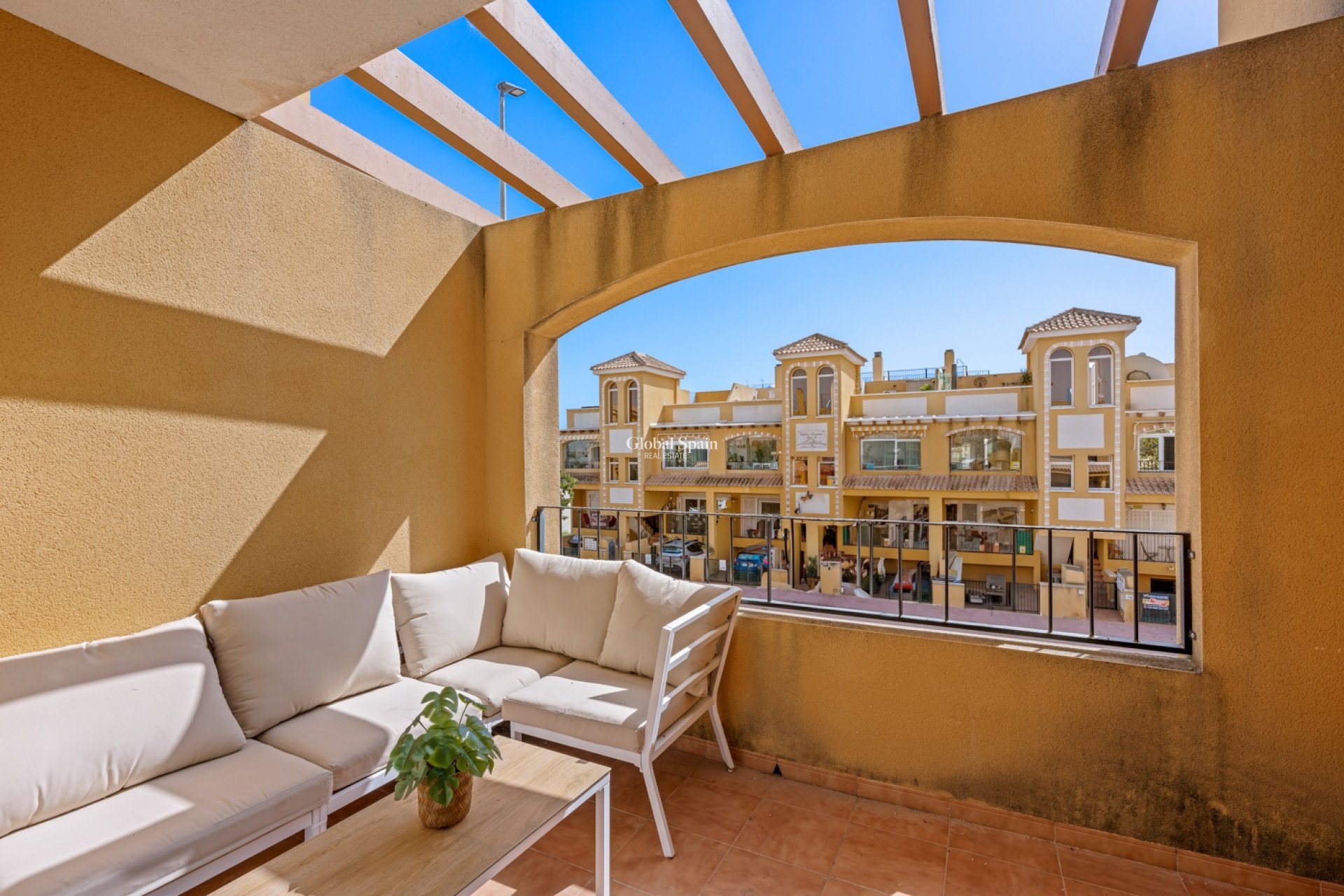 Wederverkoop - APPARTEMENT -
DAYA NUEVA