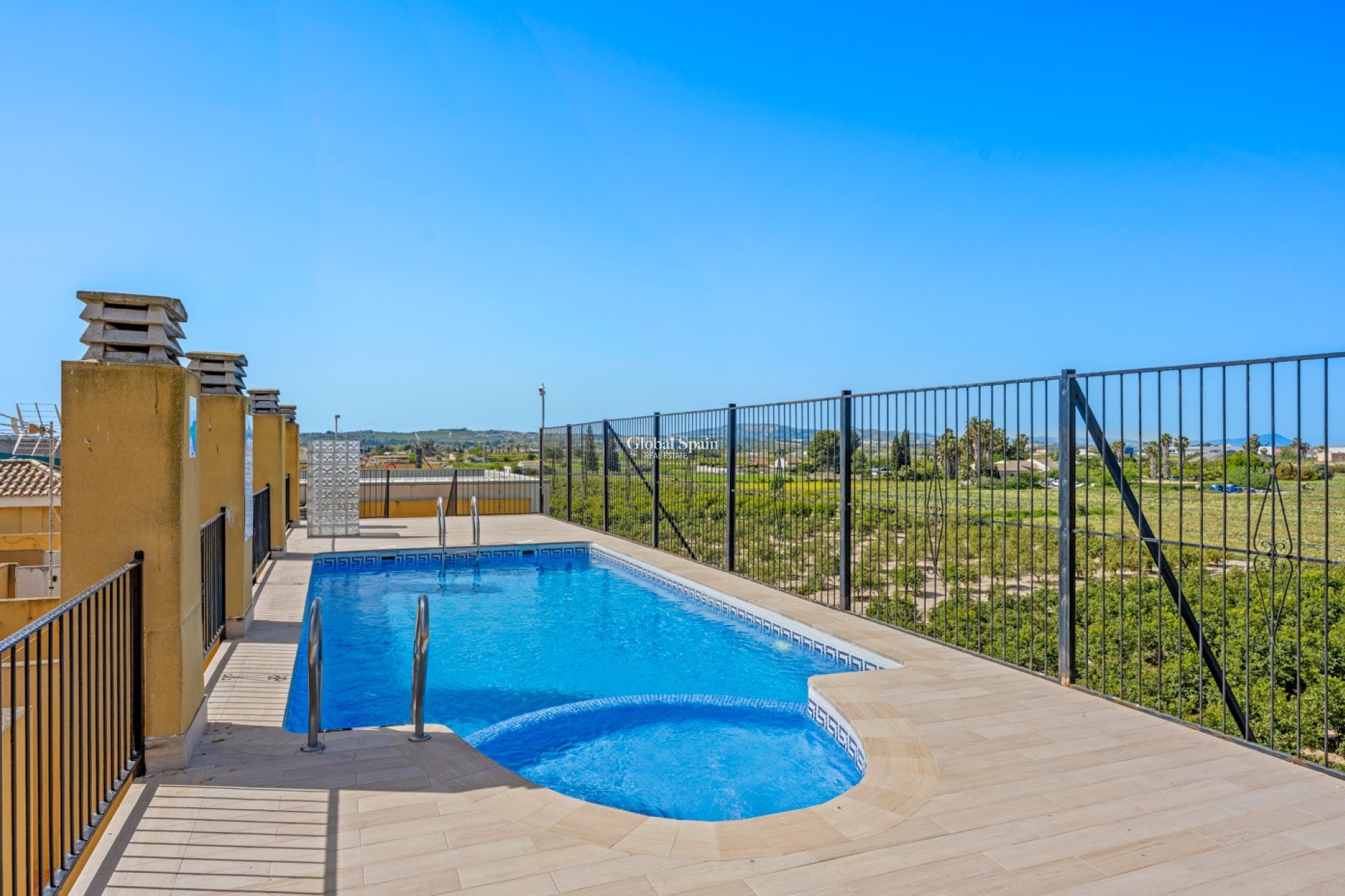 Wederverkoop - APPARTEMENT -
DAYA NUEVA