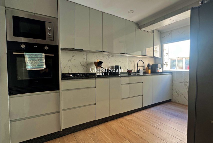 Wederverkoop - APPARTEMENT -
DENIA - Center