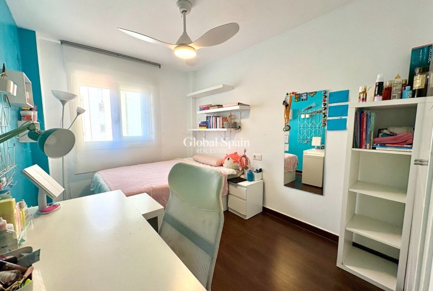 Wederverkoop - APPARTEMENT -
DENIA - Center