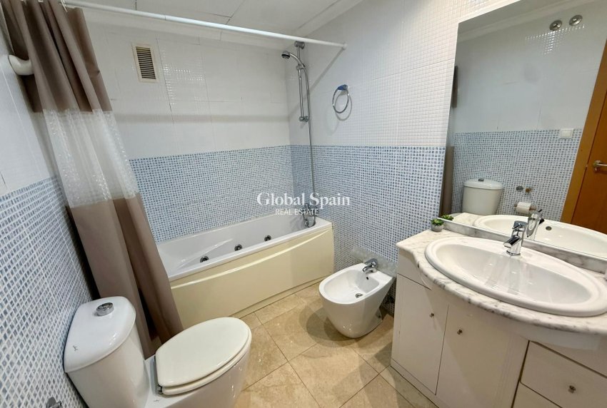 Wederverkoop - APPARTEMENT -
DENIA - Center
