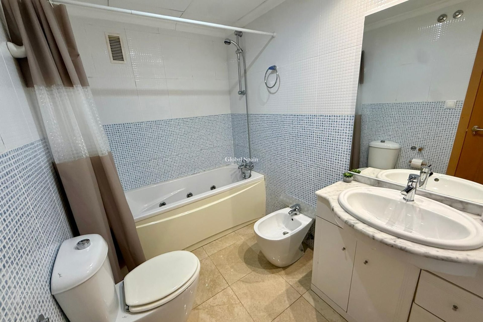 Wederverkoop - APPARTEMENT -
DENIA - Center