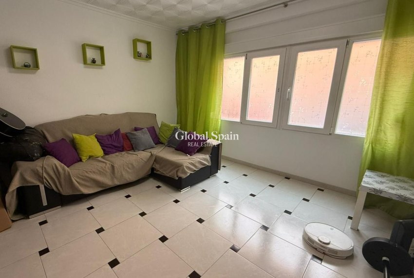 Wederverkoop - APPARTEMENT -
DENIA - Center