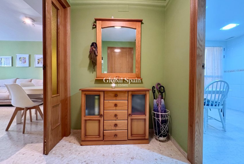 Wederverkoop - APPARTEMENT -
DENIA - Port