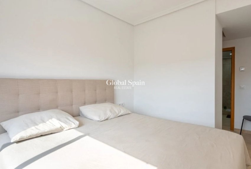 Wederverkoop - APPARTEMENT -
DENIA - Port