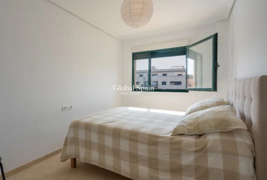 Wederverkoop - APPARTEMENT -
DENIA - Port