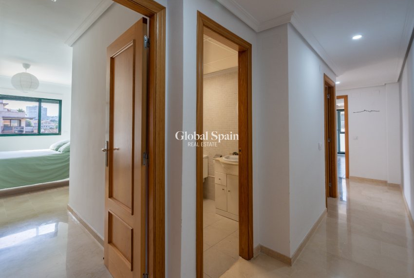 Wederverkoop - APPARTEMENT -
DENIA - Port