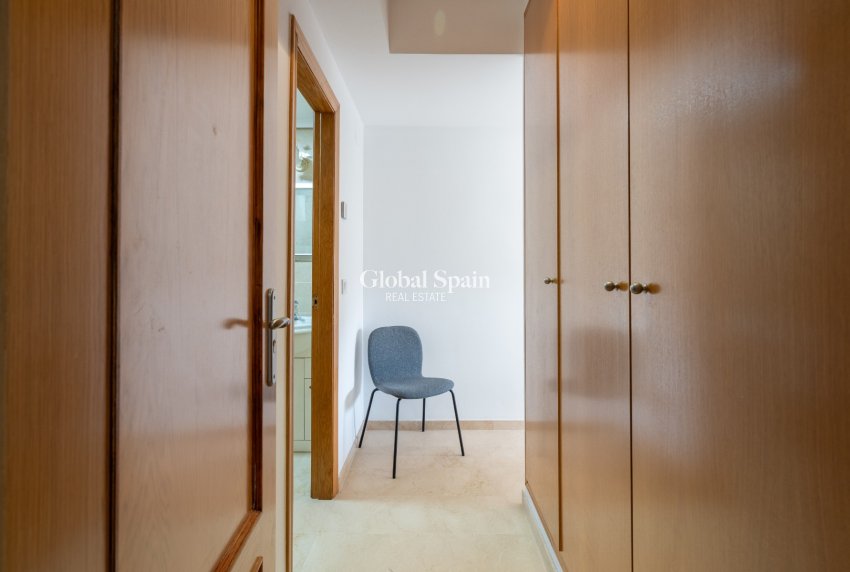 Wederverkoop - APPARTEMENT -
DENIA - Port