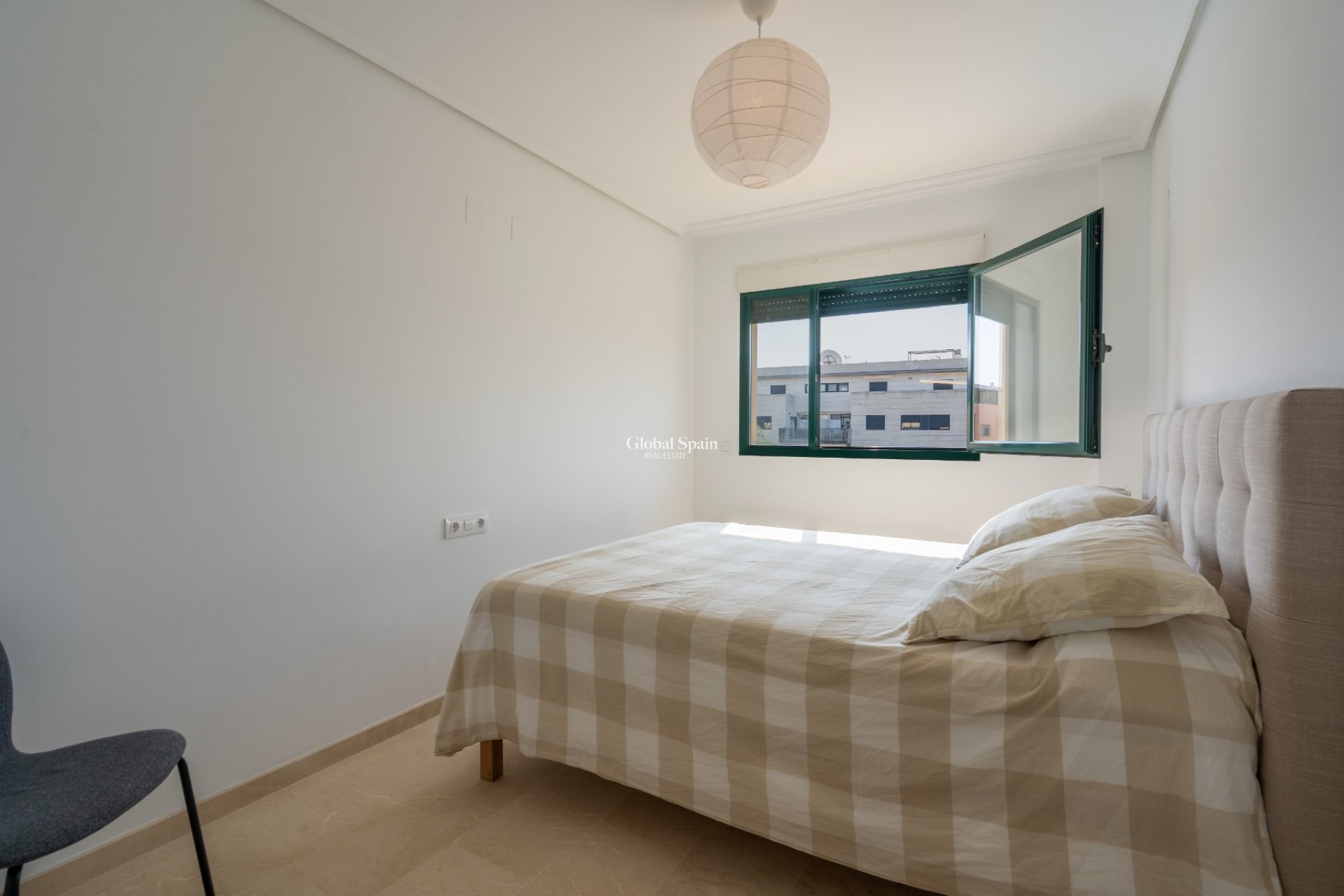 Wederverkoop - APPARTEMENT -
DENIA - Port