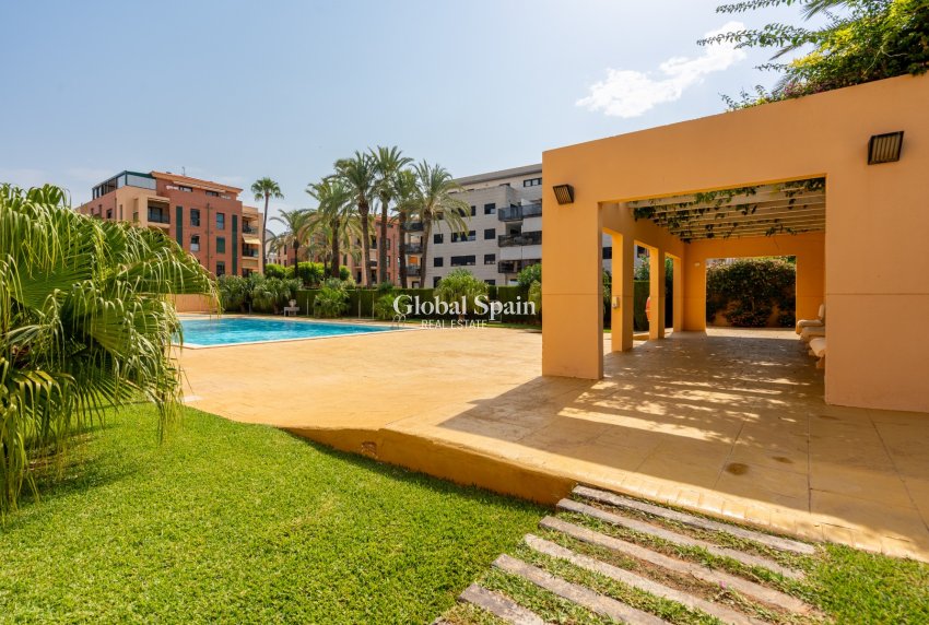 Wederverkoop - APPARTEMENT -
DENIA - Port