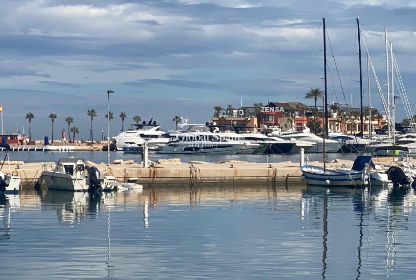 Wederverkoop - APPARTEMENT -
DENIA - Port
