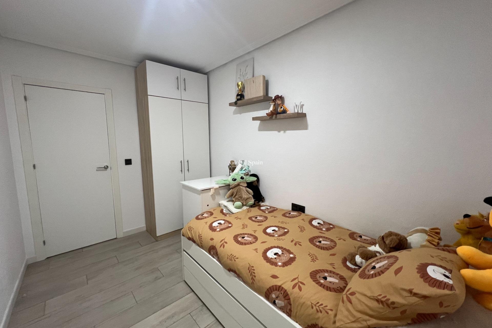 Wederverkoop - APPARTEMENT -
DOLORES - Comunidad Valenciana