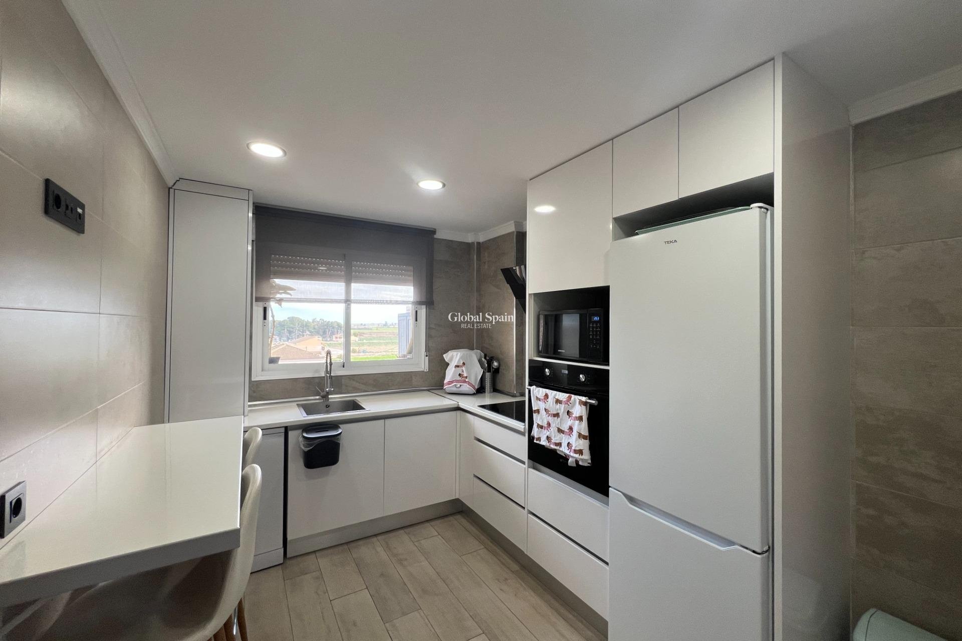 Wederverkoop - APPARTEMENT -
DOLORES - Comunidad Valenciana